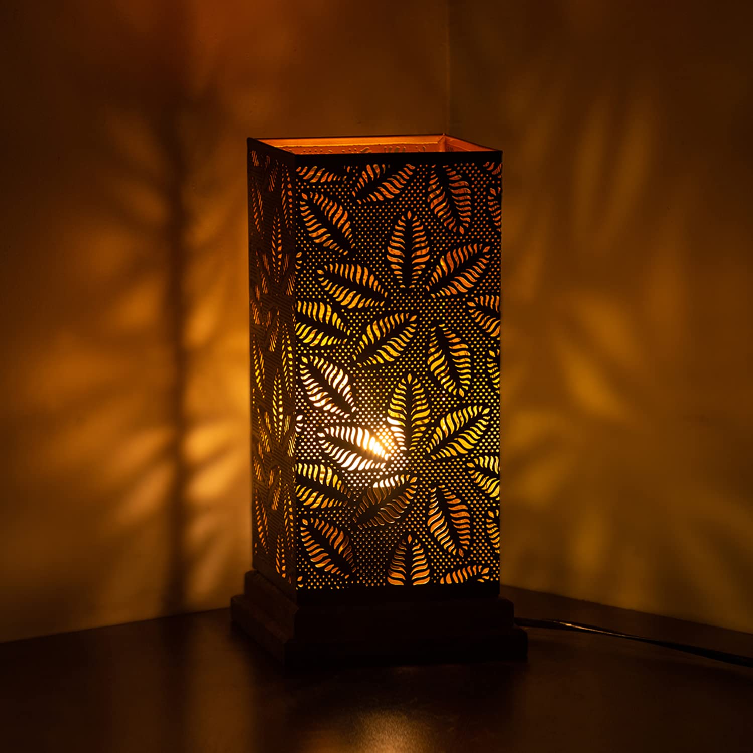 Hand-Etched Leaf Table Lamp β gift idea for House Warming